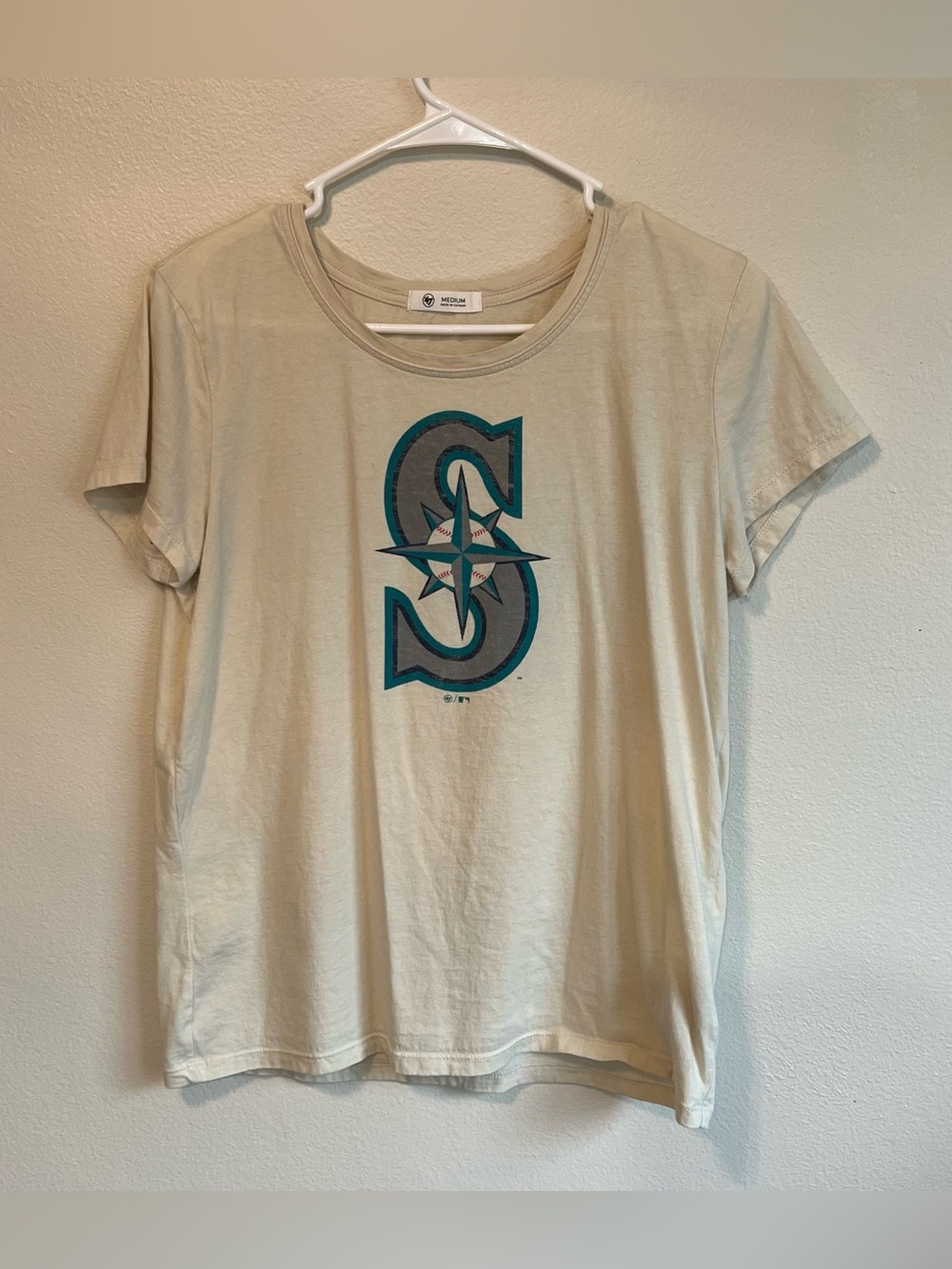 47 Woman’s Cream Seattle Mariners Compass Logo Tee with Teal and Gray🍦